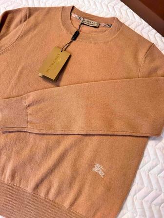 Кофта от бренда Burberry