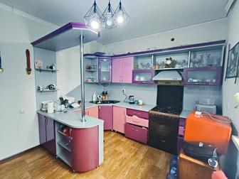Продам кухонный гарнитур, раковина, вытяжка,газ в хорошем состоянии