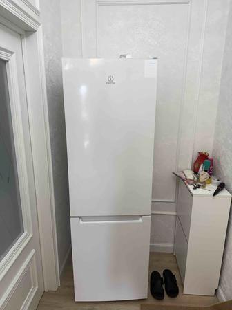 Холодильник INDESIT