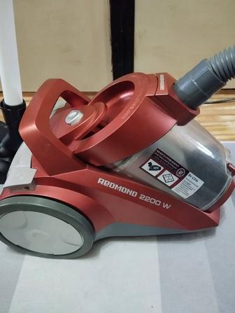 Пылесос Редмонд.