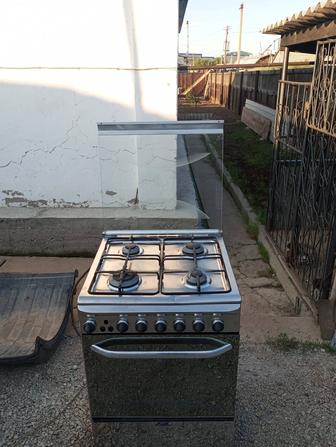Продам газ плиту бу