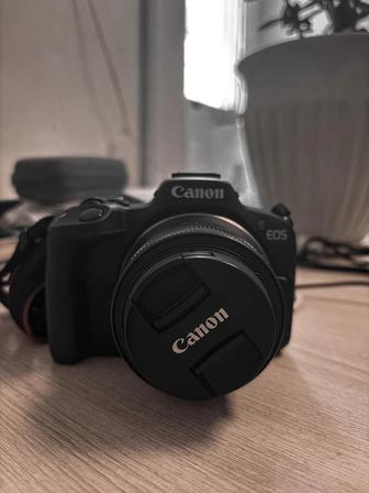Камера canon r50