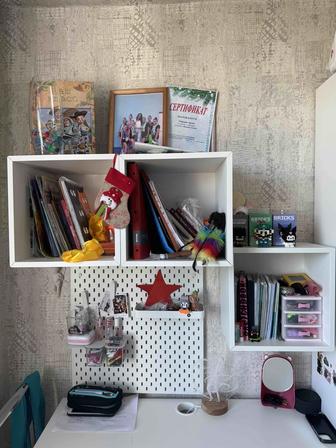 Продам навесные полочки IKEA, в подарок настенный стеллаж