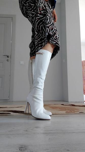 Продам кожанные белые сапожки