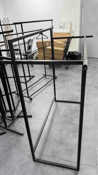 Торговое оборудование, стойка в магазин одежды