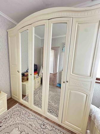 Продаю спальный гарнитур