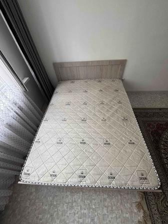 Продам двуспальную кровать