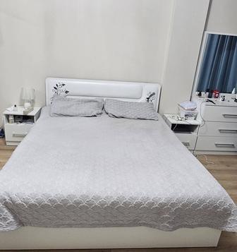 Продается двуспальная кровать с матрасом