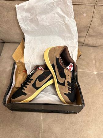 Продаю кроссовки мужские