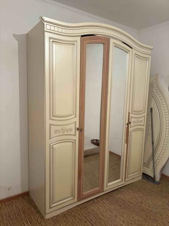 Продам спальный гарнитур