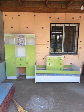 Продам детский гарнетур зеленого цвета