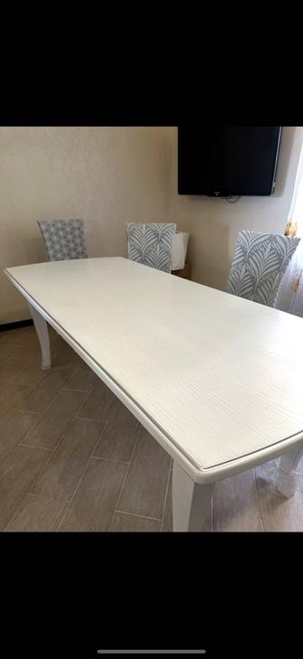 Стол и стулья