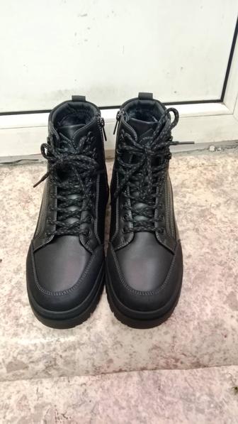 Продам мужские ботинки зимние