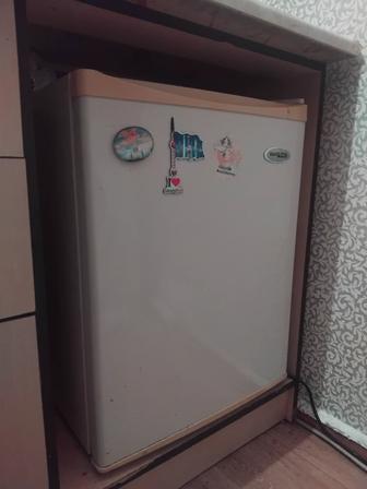 Продам маленький холодильник
