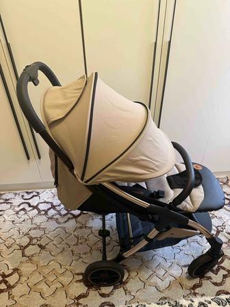 Детская прогулочная коляска