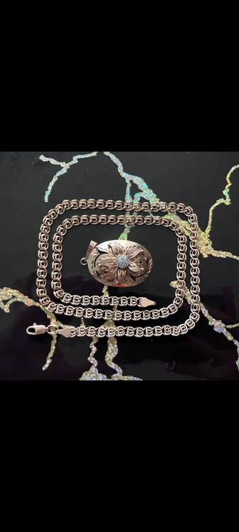 Золотой цепь и кулон