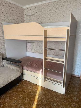 Кровать двухъярусная даром