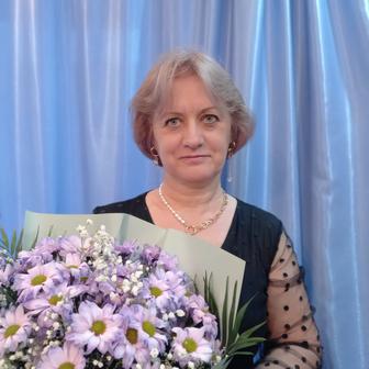 Репетитор по программе начальных классов и подготовке к школе.