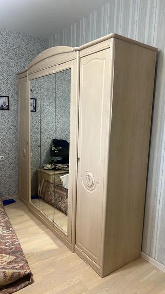 Перестановка мебели в комнате. Переставить шкаф с одной стены на другую.