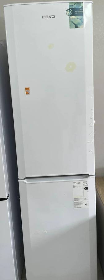 Холодильник работает но не морозит