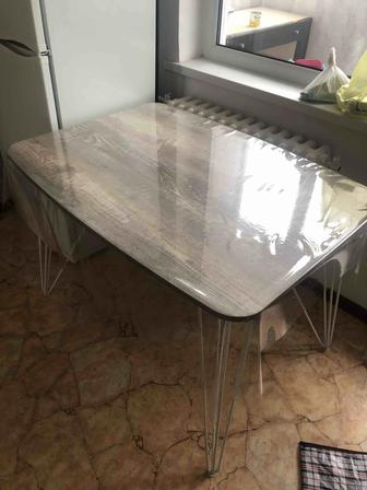 Продам кухонный стол