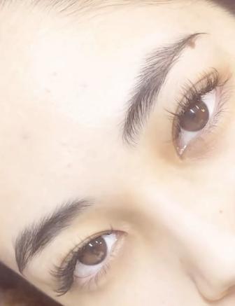 Модель на наращивание ресниц