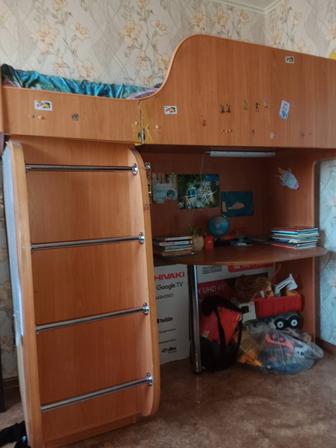Спальный комплект Кровать, шкаф,стол