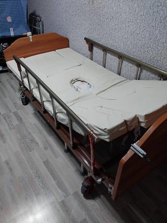 Кровать для лежачих больных.