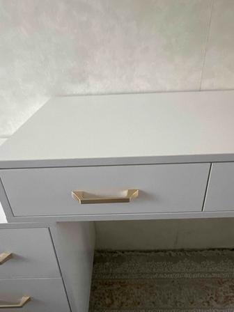 Продам туалетный столик