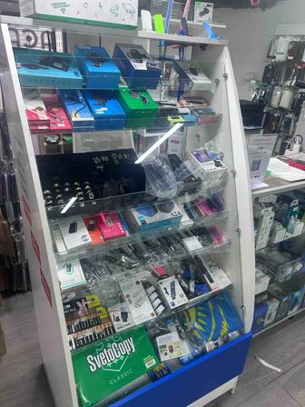 Продам две витрины