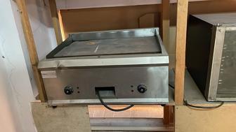 Продам жарочную поверхность и микроволновую печь