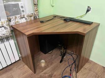 Продам стол компьютерный