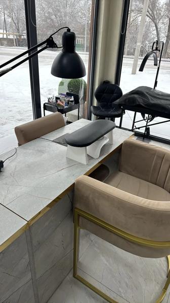 Сдается маникюрный стол в салоне красоты