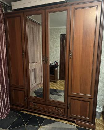 Шкаф с тумбочкой