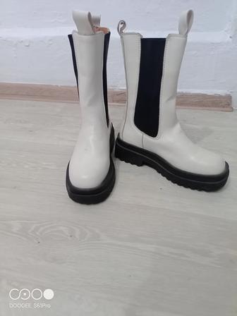 Продам новые женские ботинки