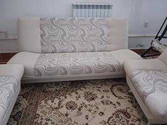 Продается мягкая мебель (диван и два кресла)