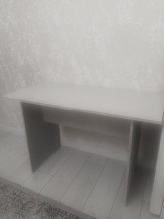 Продам стол кухонный