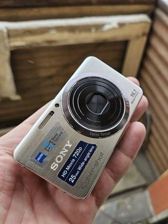 Цифровой фотоаппарат Sony Cuber-shot