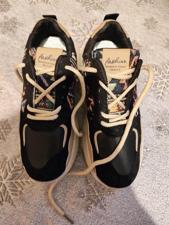 Продам кроссовки