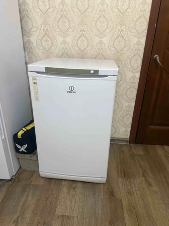 Продам Морозильник Indesit