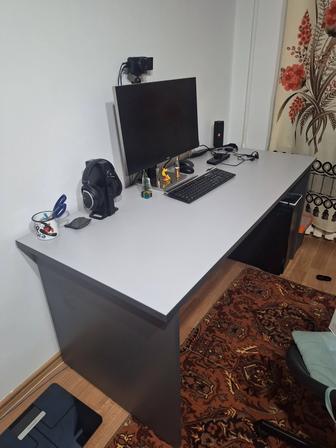 Продаю 2 стола для дома или офиса