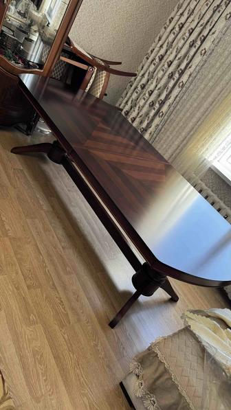 Стол со стульями в гостиную