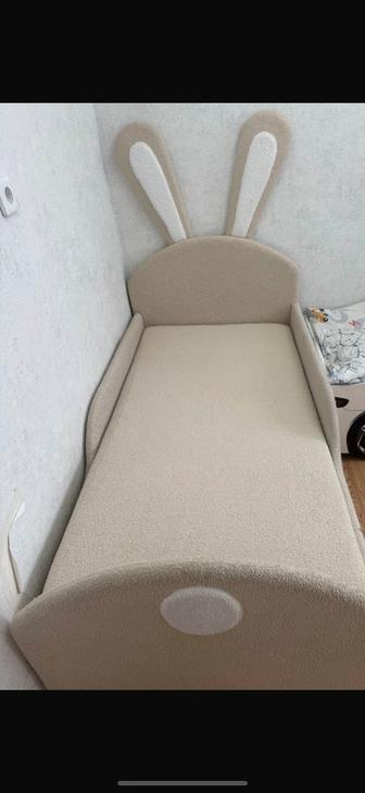 Продам кроватку Зайчик с пуфиком.
Состояние как новая