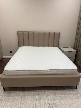 Продам кровать с матрасом ,ему пол года