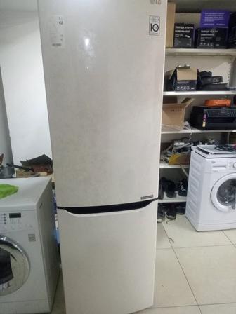 Продается холодильник