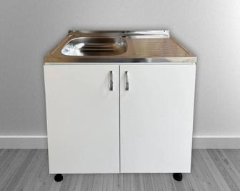 Продам кухонный шкаф напольный новый в упаковке 80/50/83 см