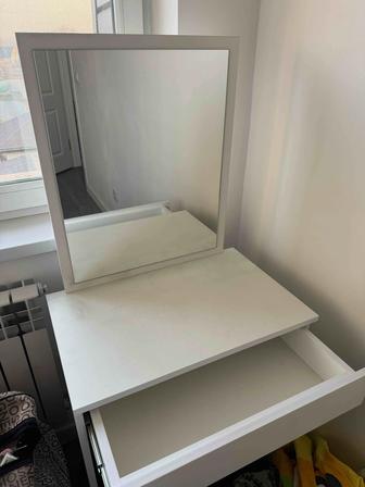 Туалетный столик