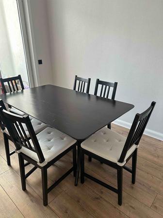 Стол со стульями