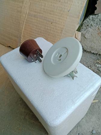 Розетка бытовая трехполюсная скрытой установки, 250 В