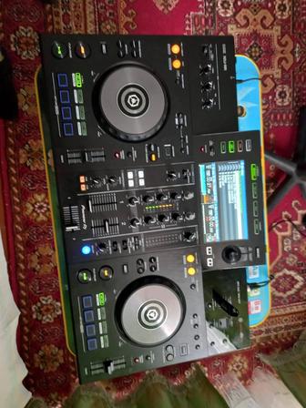 DJ Контроллер